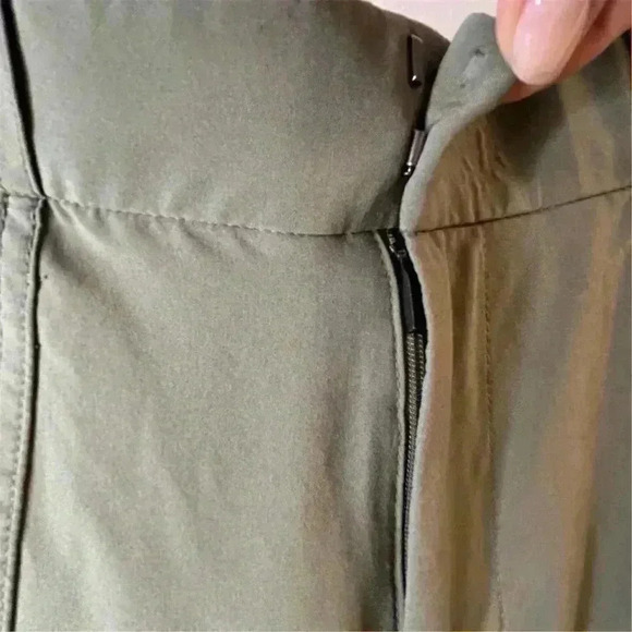 Athleta Tribeca Utility Crop Laurel Olive Green Pants Size 10 - Picture 14 of 14